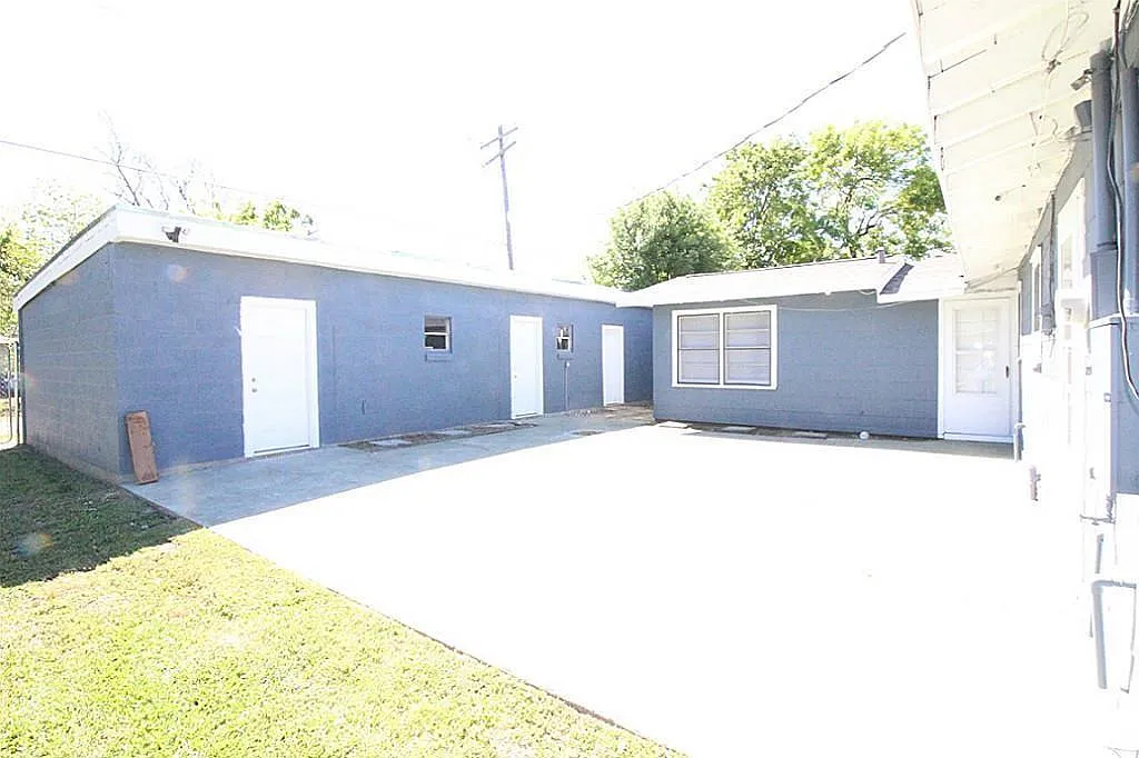 4 bed, 1.5 bath, 1400 sqft, $1,450 — Photo 2