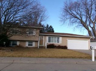 409 N 3rd Ave, Hastings, NE 68901