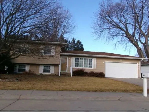 409 N 3rd Ave, Hastings, NE 68901
