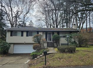 221 Thornberry Dr, Pittsburgh, PA