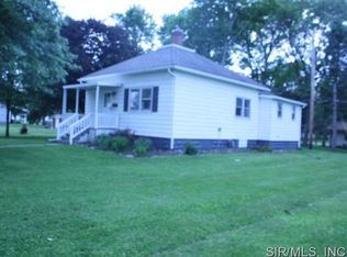 742 Capps Ave, Nokomis, IL 62075