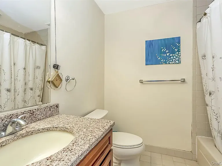 6 Manors Dr — Photo 3