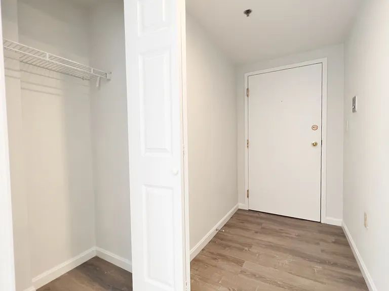32 Queensberry St #5 — Photo 11