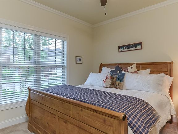 5th image of 206 Clairmont Dr