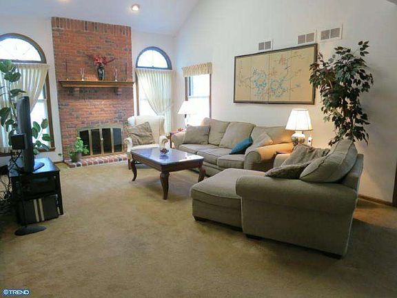 5th image of 23 Bradford Ln