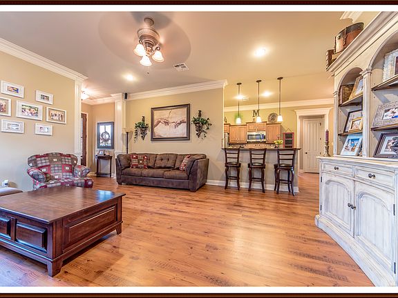 4th image of 220 Crenshaw Dr