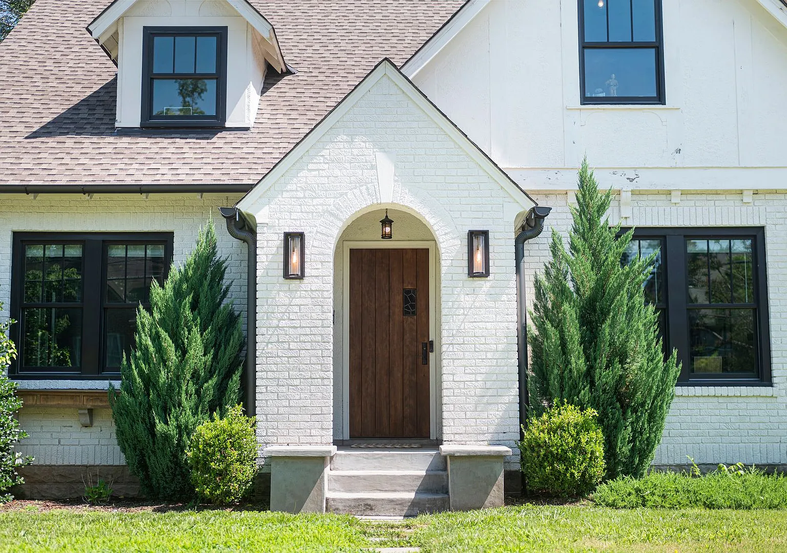 Luxury Downtown Home — Photo 1