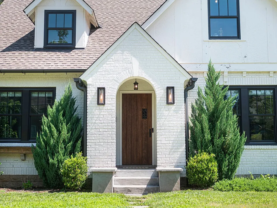 2016 Sweetbriar Ave