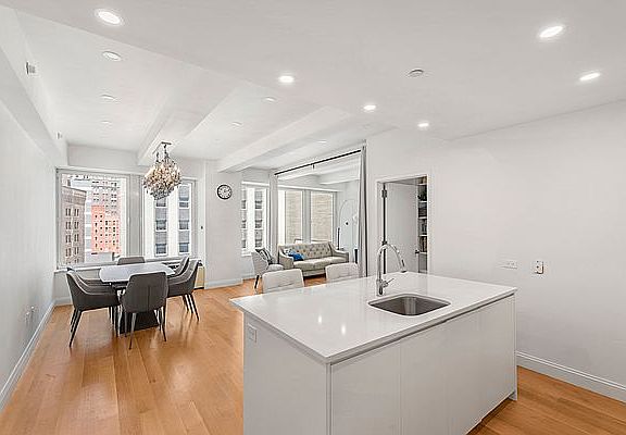 3rd image of 90 William St APT 14B