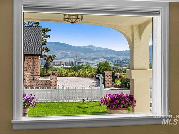 5th image of 3205 W Crescent Rim Dr