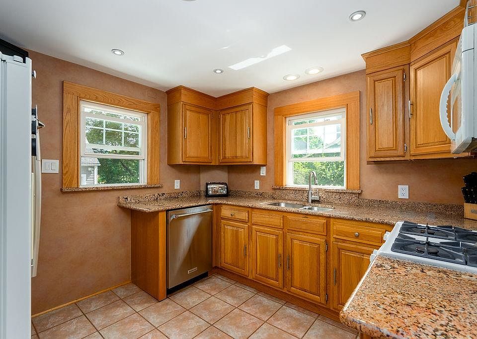 53 Dearborn Avenue, Hampton, NH 03842 Zillow