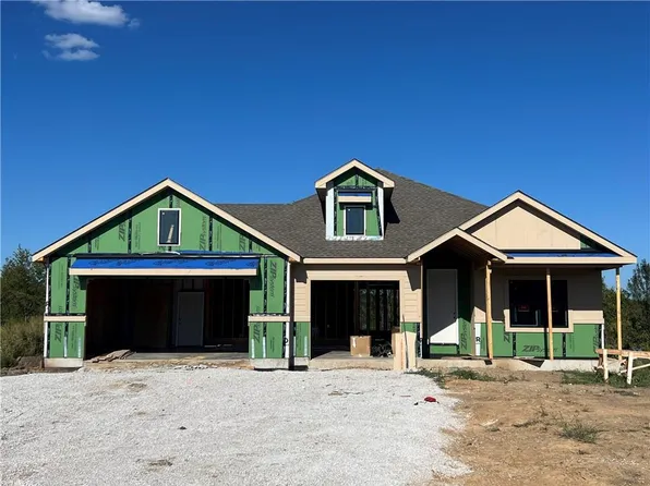 21403 Twin Oaks Pkwy, Peculiar, MO 64078