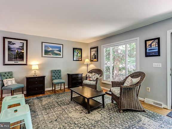 4th image of 1218 Green Holly Dr