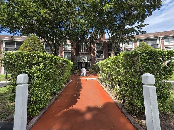 3rd image of 3760 Inverrary Drive #3N