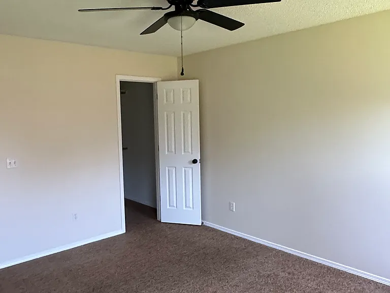 1459 Fredonia St — Photo 6