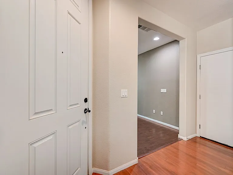 4421 Desert Home Ave — Photo 4