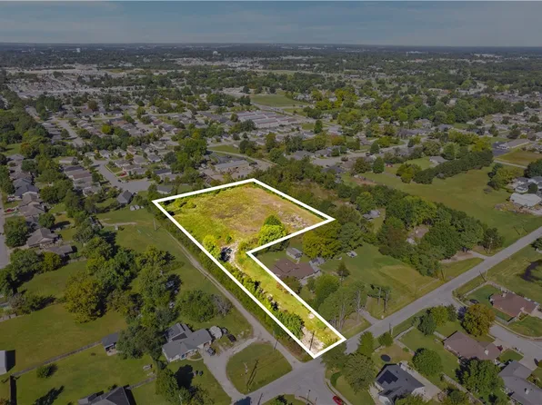 S M St, Rogers, AR 72758