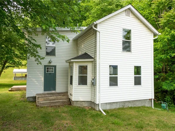 32 Coal Center Rd, Bentleyville, PA 15314