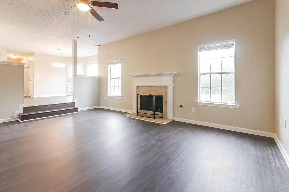 4 bed, 2.5 bath, 2700 sqft, $2,510 — Photo 4