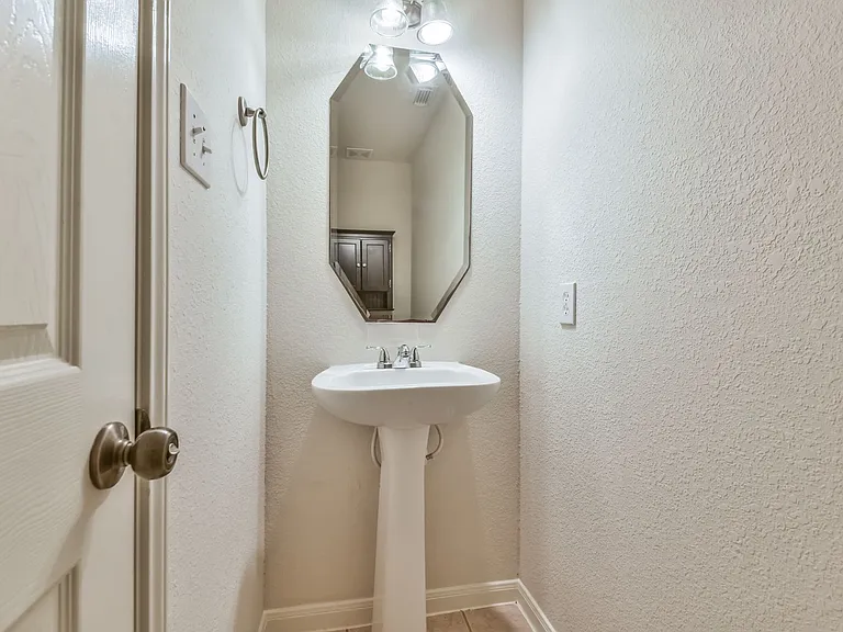29315 Hickory Terrace Dr — Photo 22