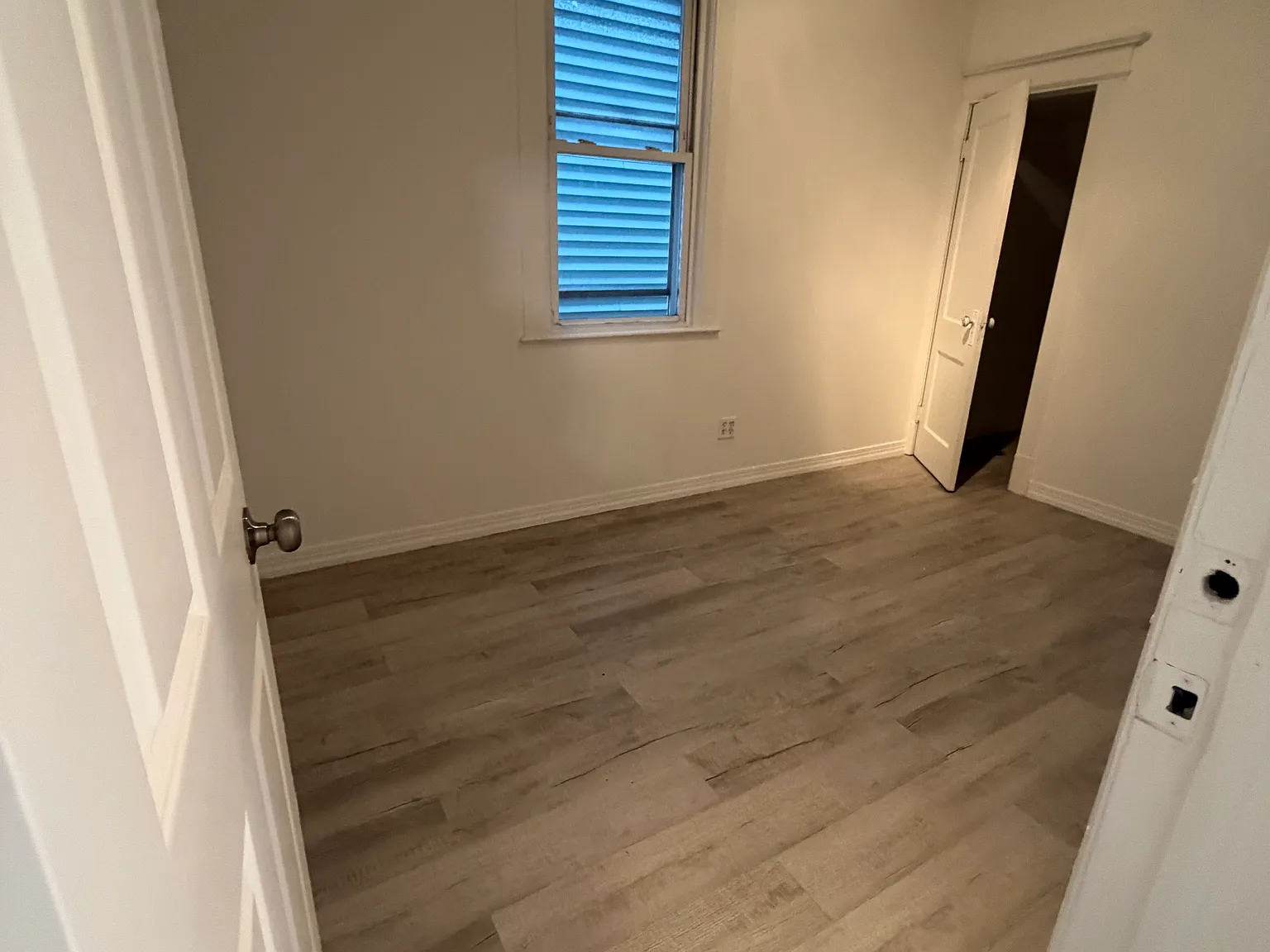 3 bed, 1000 sqft, $3,396 — Photo 2