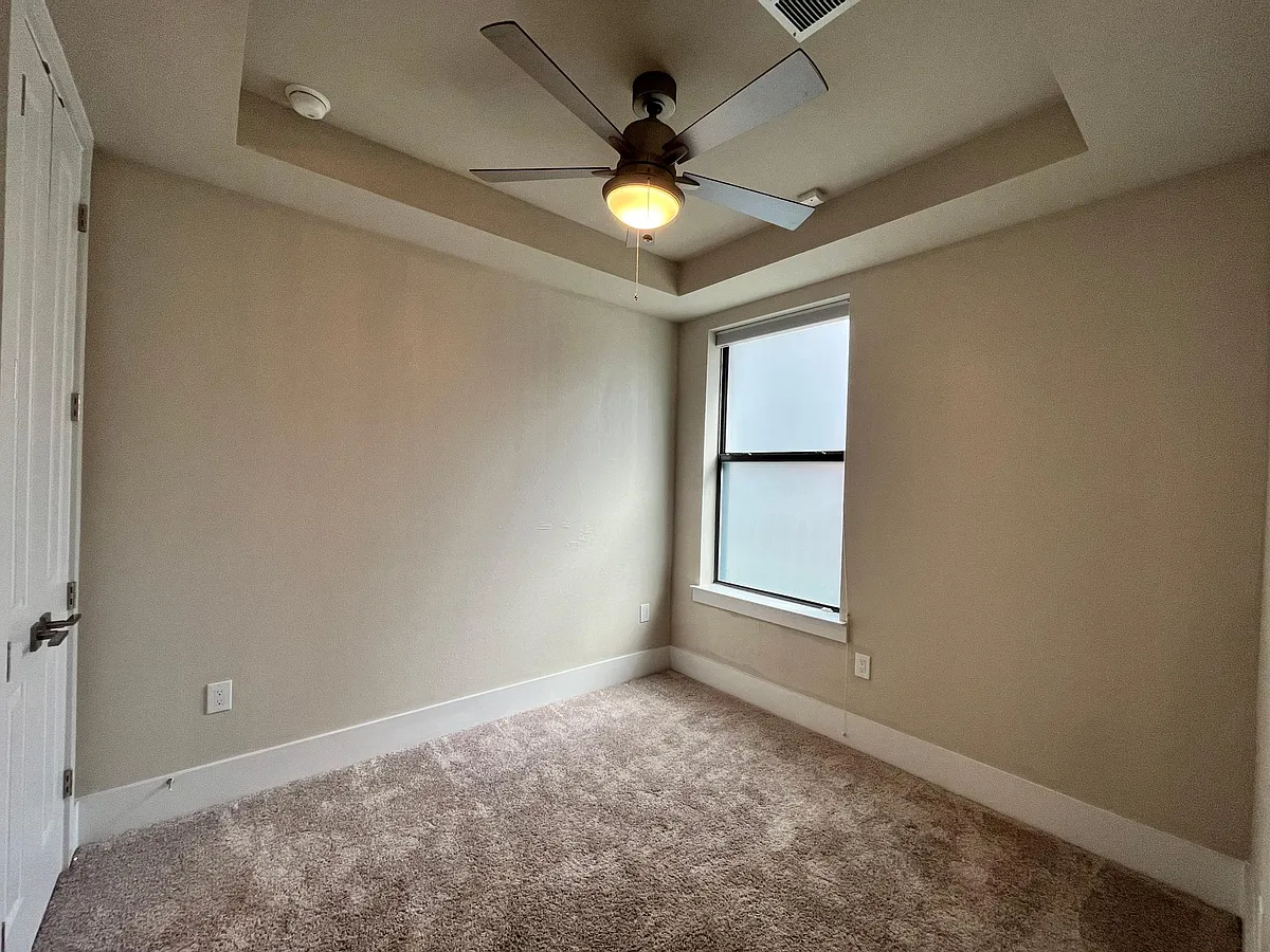 Third bedroom (ground floor) with privacy glass and blackout blinds - 2401 Crawford St #C1A