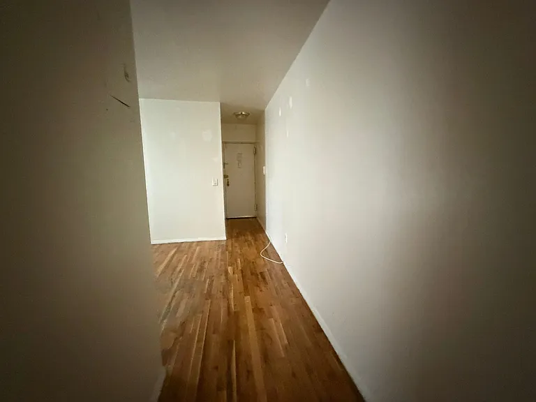 1365 Sheridan Ave #4B — Photo 4