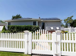 2411 Lindy Rd, Westbury, NY 11590