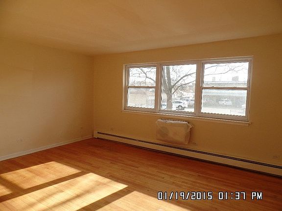 4th image of 4750 W Glenlake Ave #2E