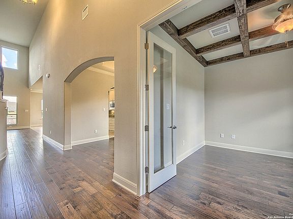 2nd image of 1506 N Aubrey Point