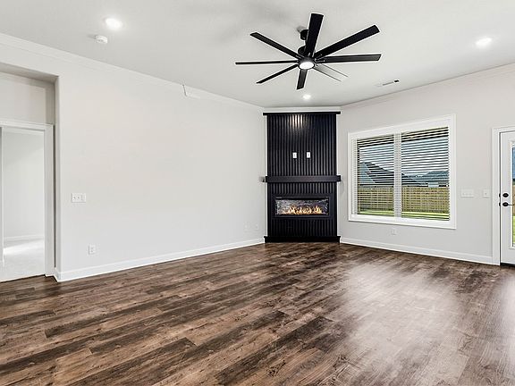 5th image of 1812 Farmer St