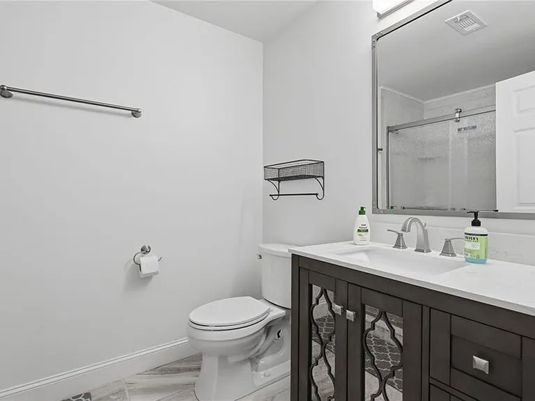 2540 Lansing Ln — Photo 14