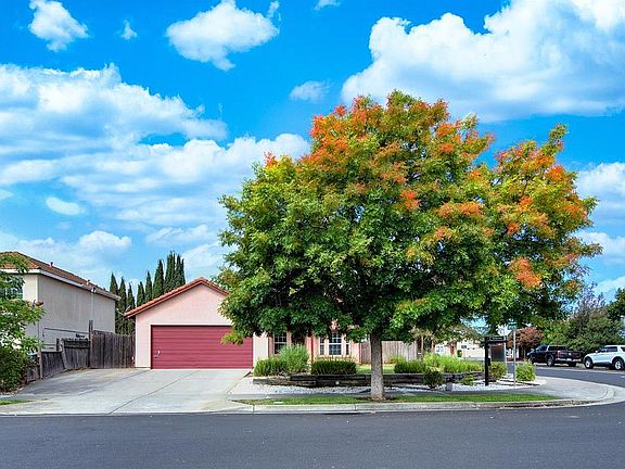 2nd image of 2773 Peppertree Dr