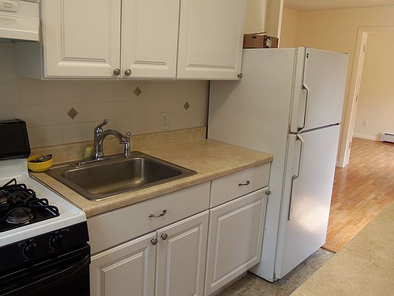 4th image of 43 Lincoln Dr