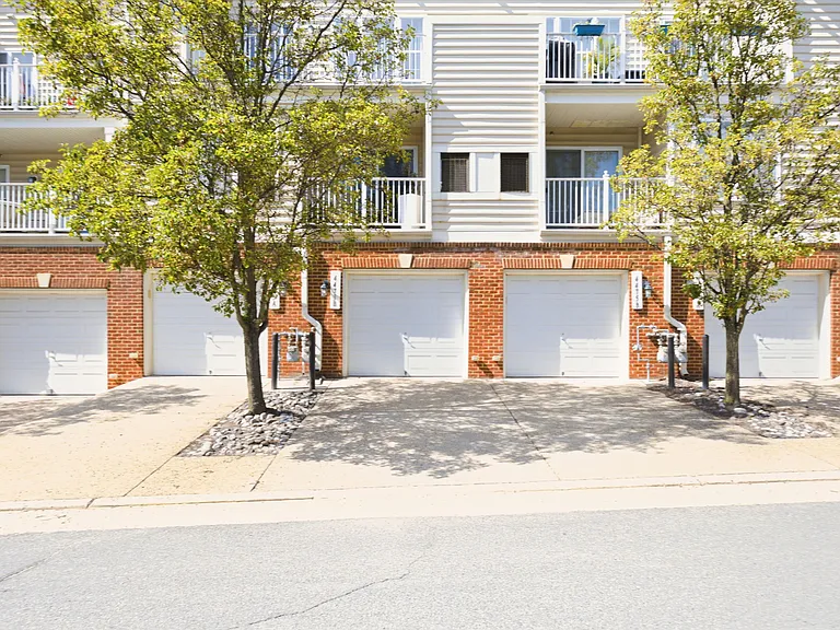4473 Beacon Grove Cir #B — Photo 2