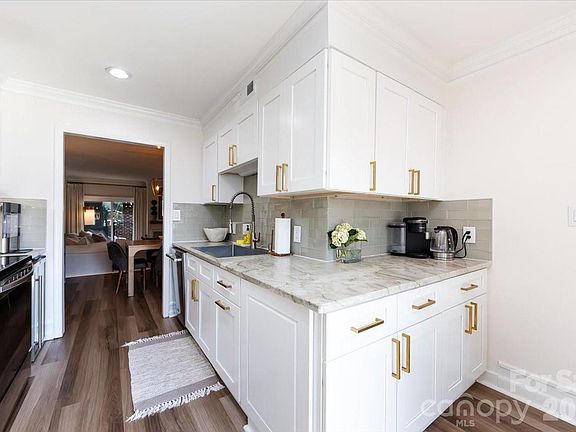 5th image of 5801 Sharon Rd APT M