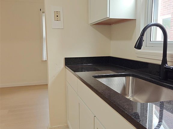5th image of 8527 Whitcomb St