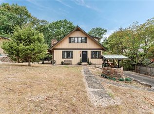 303 Ridge Rd, Eureka Springs, AR 72631