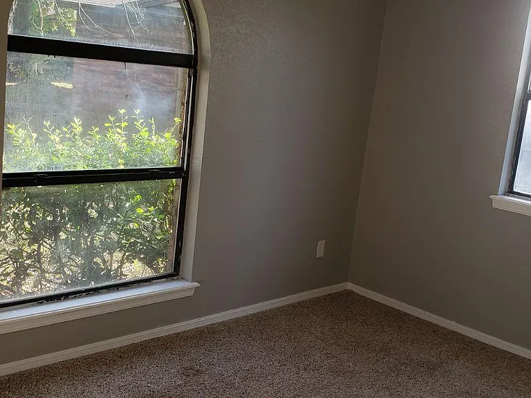 4304 S Firewood Ave — Photo 4