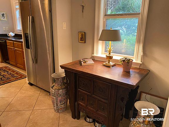 4th image of 903 Camellia Ct