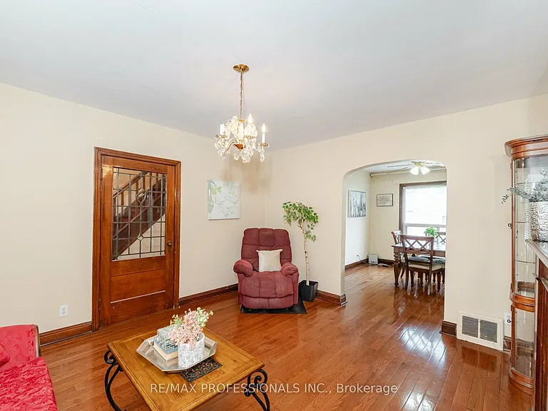 111 Keele St — Photo 5