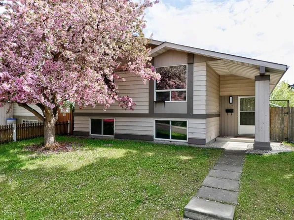 27 N Dovely Way SE, Calgary, AB T2B 2K7