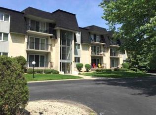 18501 Wentworth Ave APT 1B, Lansing, IL
