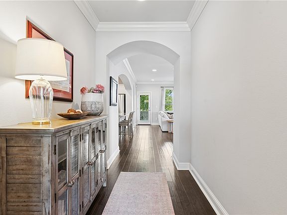 4th image of 404 Orchard Cir