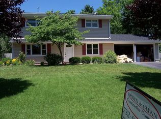 15 Raleigh Rd, Kendall Park, NJ 08824