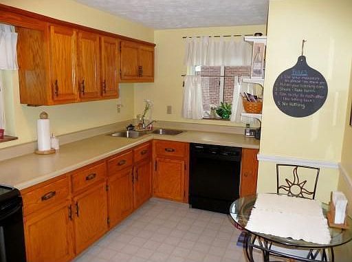 Bright Modern Kitchen