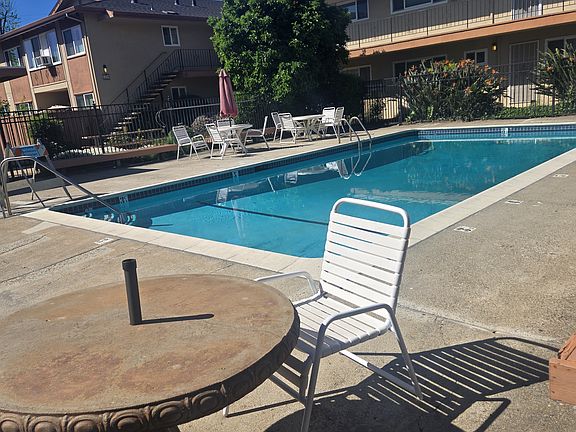 3rd image of 1359 Phelps Ave APT 5