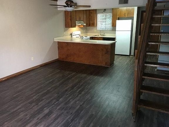 2nd image of 569 Oakland Ave E APT A