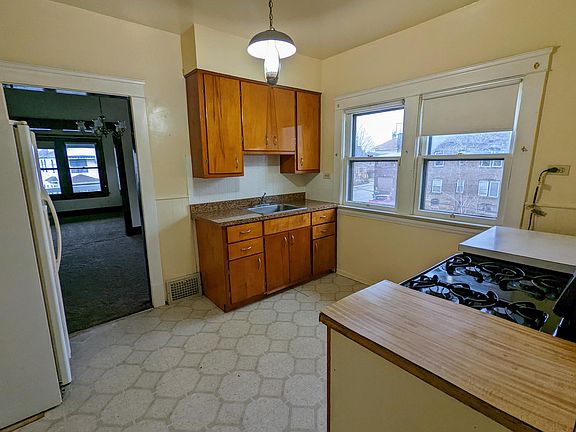 5th image of 1901 Denison Ave #2