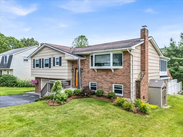 811 Jennifer Ln, Endicott, NY 13760